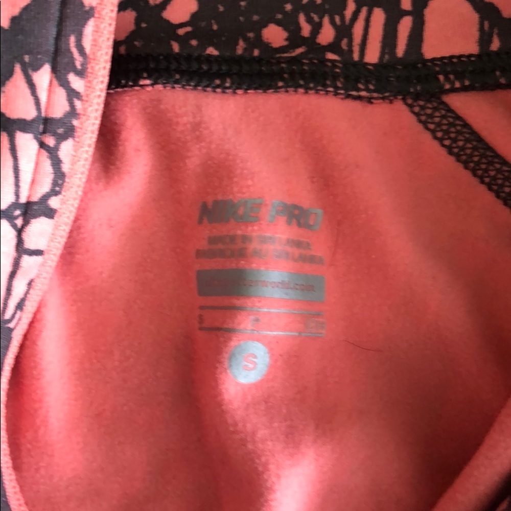 Nike Quarter Zip - Picture 2 of 3